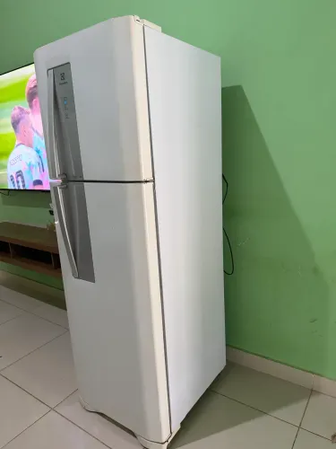 Vendo essa geladeira funcionando perfeitamente