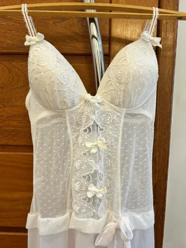 CAMISOLA BRANCA LONGA COM ETIQUETA
