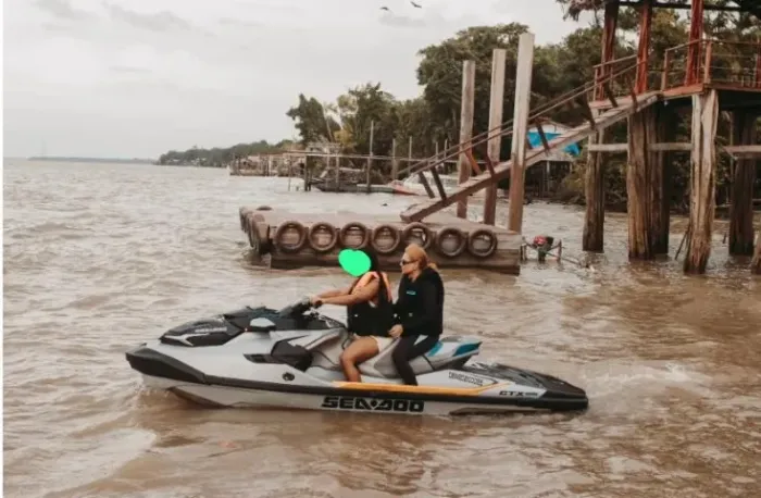 Piloto de jet ski (personal watercraft pilot)