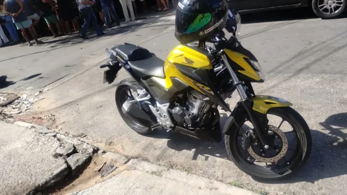 CB 300 twister com ABS igual a okm, nunca andou na chuva
