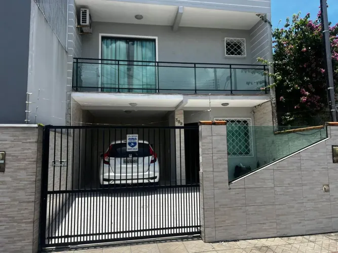 Sobrado para venda tem 135 metros quadrados com 3 quartos em São João - Itajaí - SC