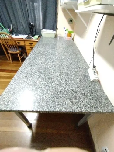 Mesa com tampo em Granito. Com 2,50 x 1,00