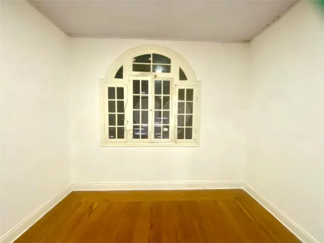 Casa de vila com 6 quartos à venda em Bela vista - SP