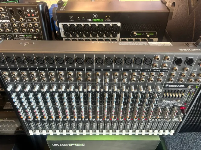 Mesa De Som Mixer Mackie Profx22