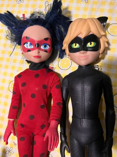 Lady Bug e Cat Noir bonecos