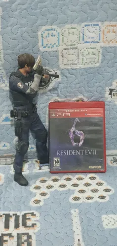FIGURA DE AÇÃO BONECO RESIDENTE EVIL MAIS JOGO ORIGINAL PS3 PARA COLECIONADORES