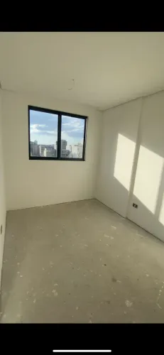 Apartamento de 1 quarto com 25 m² no Centro, perto da UFPR e do Teatro Guaíra, para invest