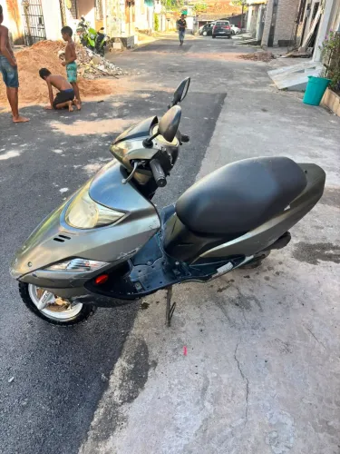 Vendo Suzuki burgman 125cc 2015, em dia, pneus novos, pegar e rodar