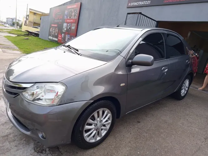 Toyota Etios XLS Sedan 1.5 Flex 16V 4P Mec. 2013