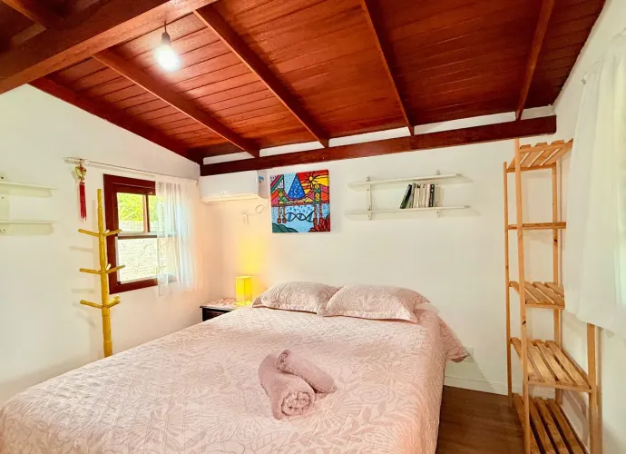 Quarto para Mulheres de Fino Trato/ room to rent Girls all ages only pet friendly.