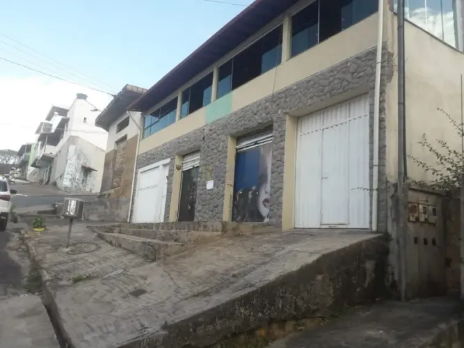 CASA COM PONTO COMERCIAL EM EXCELENTE LOCALIZAi¿½i¿½O JARDIM LAGUNA