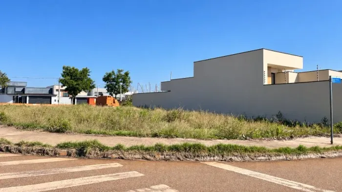 Terreno de esquina com 366 m² à venda no Portal Ville Jardins Boituva/SP