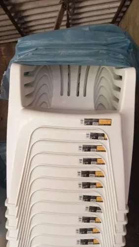 Cadeiras plásticas resistente 182 k