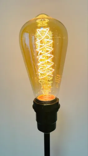 Luminária Decorativa Vintage - Preta - Luz Amarela
