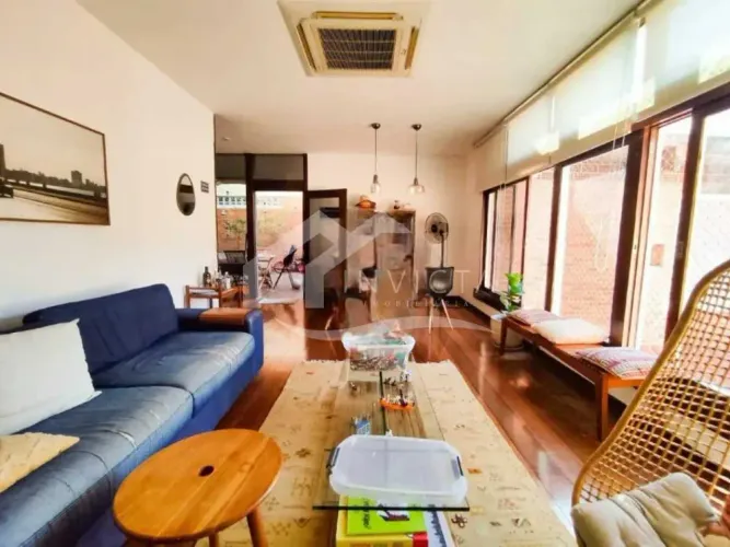 CASA ESPETACULAR EM CONDOMÍNIO FECHADO - PRONTA PARA MORAR!