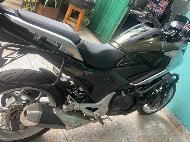 Nc 750x cheia de acessórios