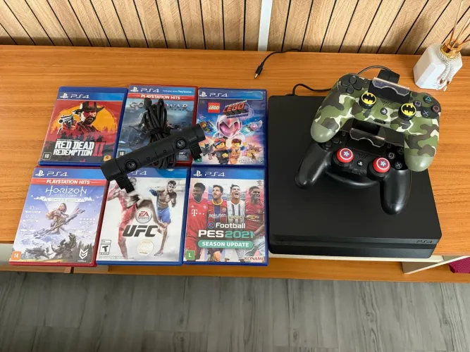 PlayStation 4 Slim 