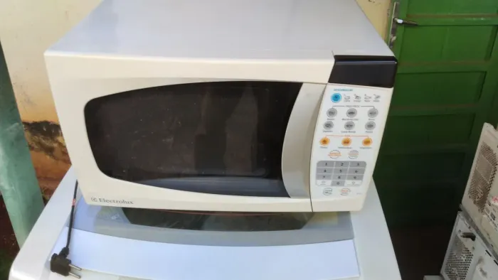 Micro-ondas Electrolux 20 l funcionando perfeitamente entrega grátis zap *