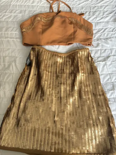 Conjunto cropped e saia 