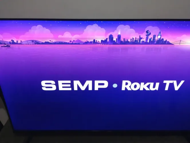TV Roku Semp 50'p (com defeito mínimo)