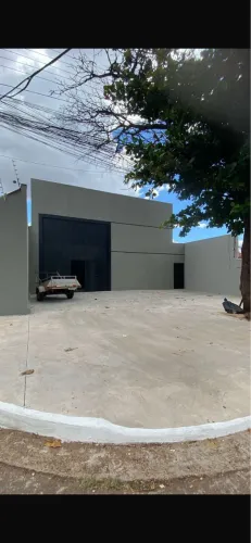 Aluga-se barracão localizado na rua dr dolor de Andrade