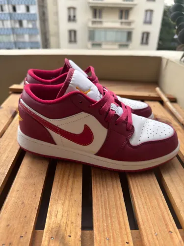 Tênis Air Jordan Low Vinho e Branco - Estilo e Conforto ?