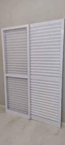 Porta Balcão Alumínio Branco 1,48×2,16 3 Folhas(Vidro e Veneziana)
