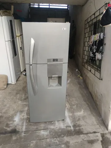 Geladeira Frost Free inox LG seme nova