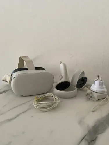 Óculos de Realidade Virtual Meta Quest 2 - Completo e em ótimo estado!