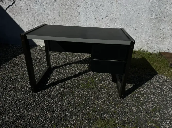 Mesa de escritório excelente estado e material