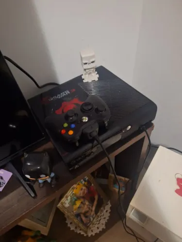 Vende xbox 360 bloqueado com mais de 10 jogos 