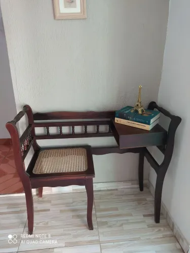 Móvel antigo, mesa de telefone.