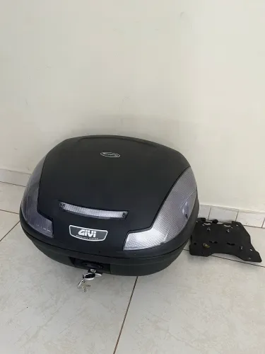 Baú Bauleto Givi Monolock 47 Litros Simply E470nt Lente Fumê