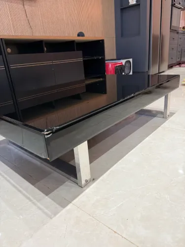 Mesa de centro em vidro preto 