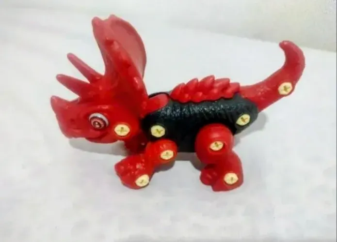 Triceratops Planeta Dinossauro De Montar - Toyng 046958