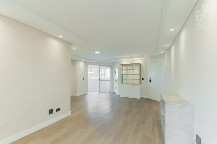 Apartamento Terrasse Versailles, 03 Quartos, 02 Vagas, Àgua Verde, Curitiba.