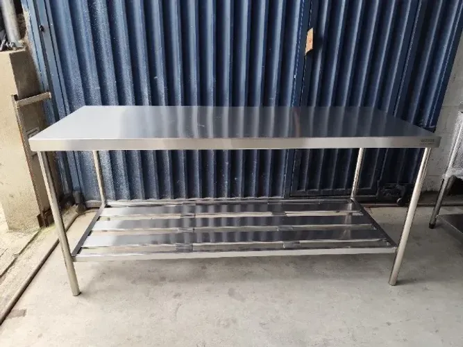Bancada Profissional em Aço Inox 1,80x0,70x0,90cm