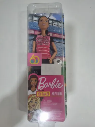 Boneca lacrada Barbie atleta futebol.