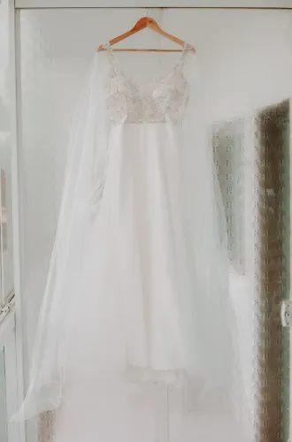 Vestido de Noiva Branco com Renda + véu - Delicado e Elegante
