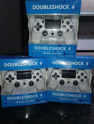 Dualshock 4 novo lacrado, cor branco com gelo.