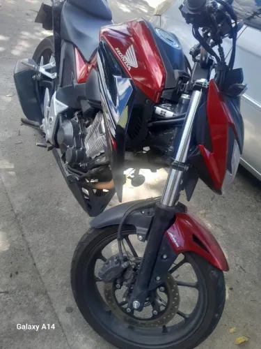 Moto CB300F