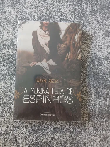 Livro A menina feita de espinhos- Fabiane Ribeiro