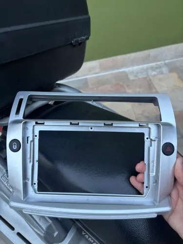 Moldura Painel Central Multimídia 2 Din Citroën C4 Prata Com Botão Alerta