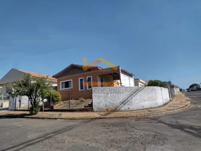 Casa há venda na Vila Amorim com amplo quintal excelente para ampliação