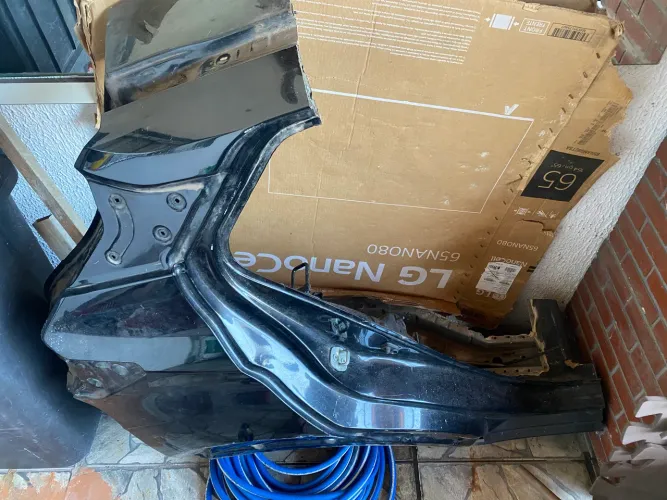 Lateral traseira direita nissan kicks 