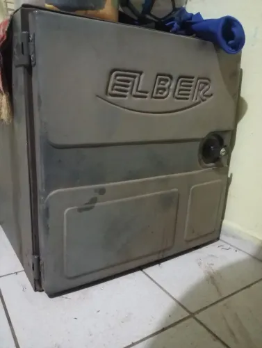 Geladeira Elber 85 litros bem conservada