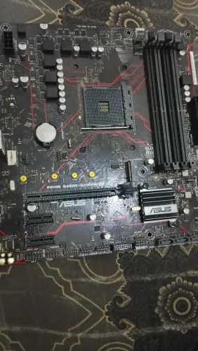 Placa mãe Asus  B450M com defeito 