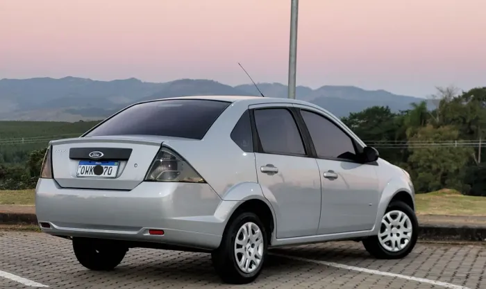 Ford Fiesta Sedan SE 1.0 8V Flex 4P 2014