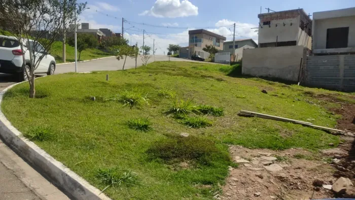 Lote de Esquina à Venda no Condomínio Nova Jaguari | 207,84m² | Topografia em Aclive |