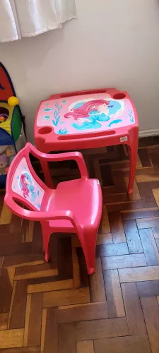 Mesa e cadeira infantil 